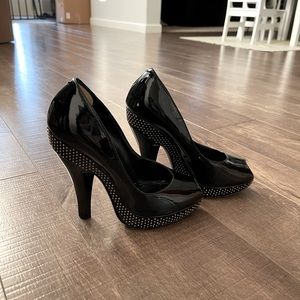 BURBERRY Black Patent Leather Studded Open Toe Pumps Heels, Size 5